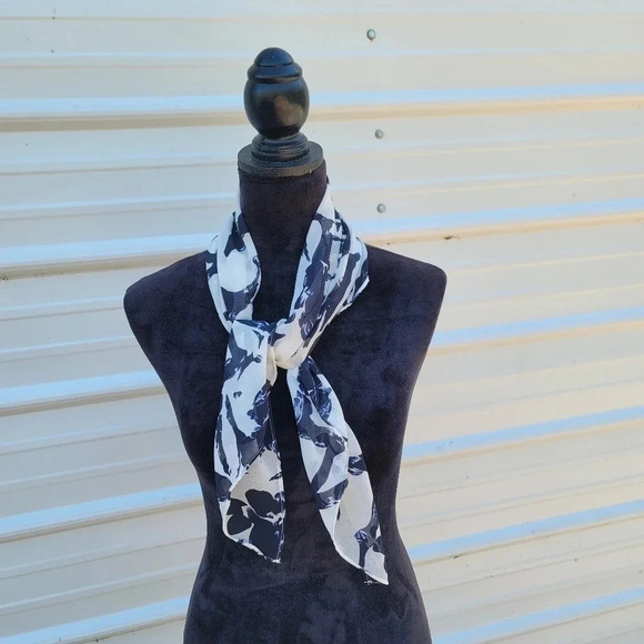 Womens Scarf Chiffon Floral Black White Triangle 49" x 31" NEW - Picture 1 of 8